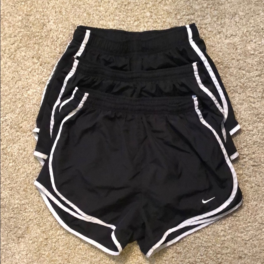 Nike women’s tempo shorts size small
